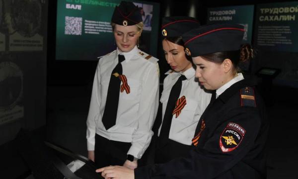 На Сахалине открылась выставка "Солдаты правопорядка"