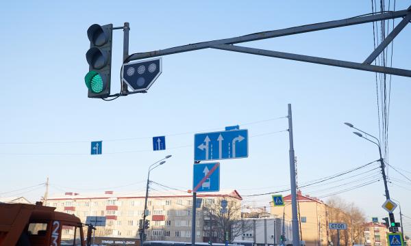В Южно-Сахалинске протестировали "умный светофор" на перекрестке улиц Комсомольская и Хабаровская
