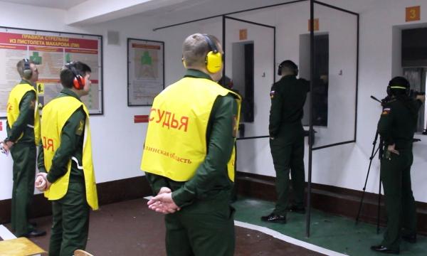 Более ста военнослужащих поборются за кубки по офицерскому троеборью на Сахалине