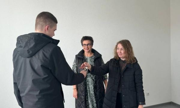 Обладателями новых квадратных метров стали трое поронайцев из числа детей-сирот Обладателями новых квадратных метров стали трое поронайцев из числа детей-сирот