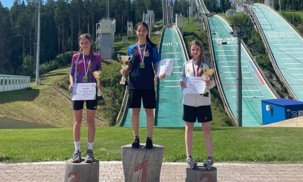 Камчатские прыгуньи Ермоленко и Наймушина завоевали золото и бронзу на "Малахитовой шкатулке"