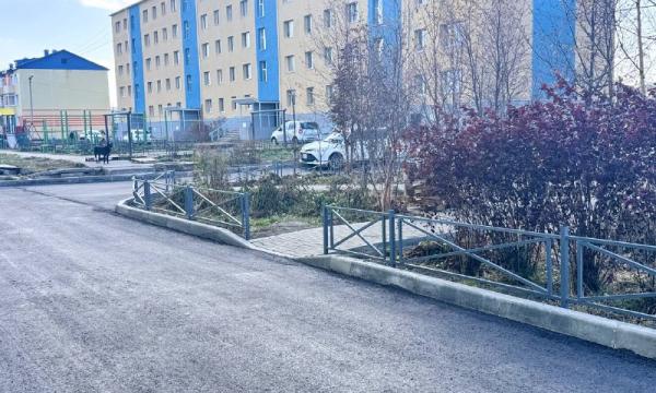 Ремонт двора по по улице Сахалинской Поронайска продолжается Ремонт двора по по улице Сахалинской Поронайска продолжается