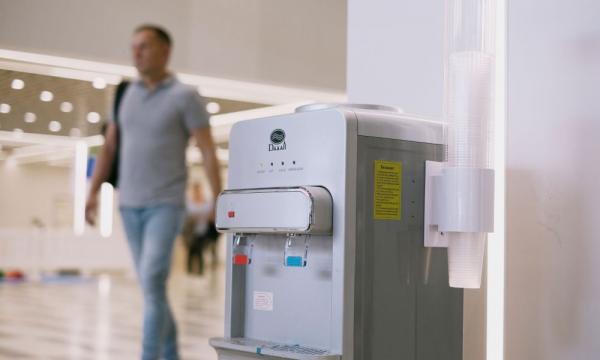 В главном аэропорту Сахалина появились кулеры с горячей и холодной водой