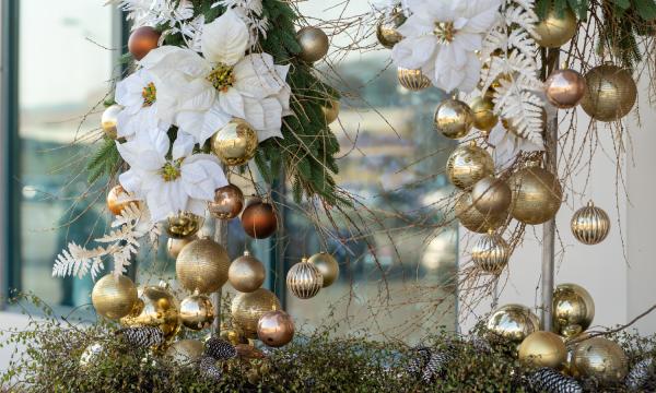 Власти Южно-Сахалинска рекомендуют бизнесу завершить новогоднее украшение фасадов к 1 декабря