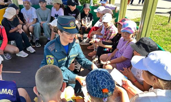 Сотрудники МЧС России провели лекцию для воспитанников Гимназии №1