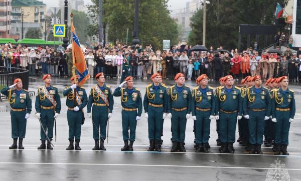 Сотрудники МЧС России приняли участие в параде