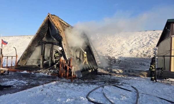 Пожарные ликвидировали возгорание на базе отдыха в Стародубском