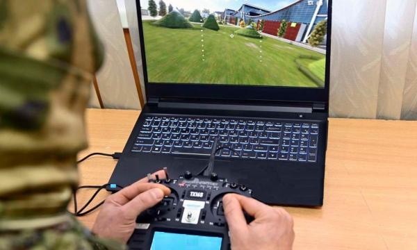 Стартовал курс подготовки операторов квадрокоптеров в гвардейском армейском корпусе ВВО Стартовал курс подготовки операторов квадрокоптеров в гвардейском армейском корпусе ВВО