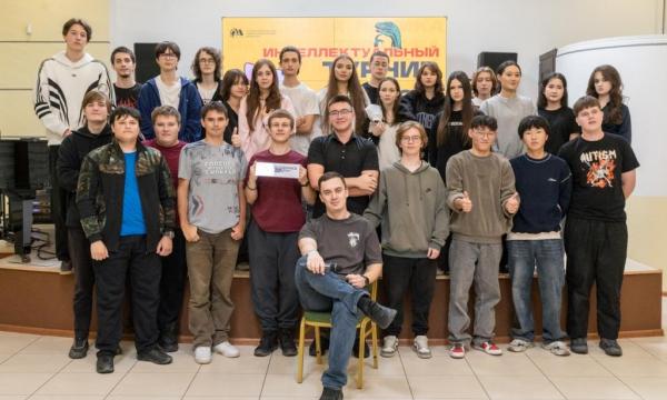 Команды школ и колледжей сразились в «Квиз 360°» в СахОУНБ Команды школ и колледжей сразились в «Квиз 360°» в СахОУНБ