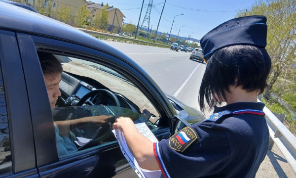 В ходе рейда в Южно-Сахалинске машины неплательщиков арестовывали прямо на улицах