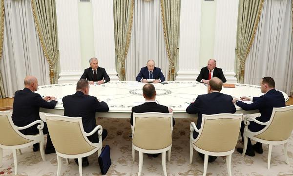 Владимир Путин: "Единая Россия" упрочила своё лидерство Владимир Путин: "Единая Россия" упрочила своё лидерство