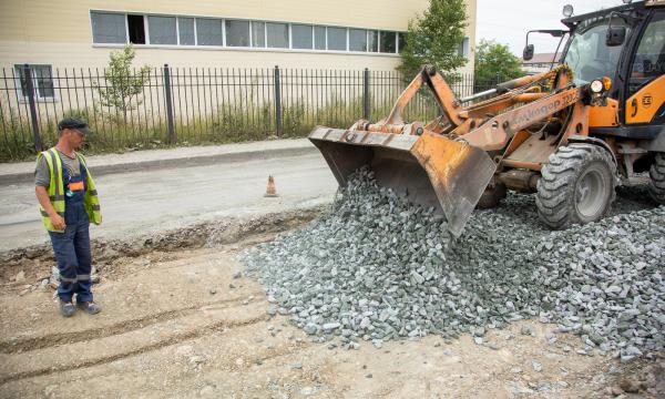 Дорожники Южно-Сахалинска отремонтировали уже 105 тысяч квадратов асфальта