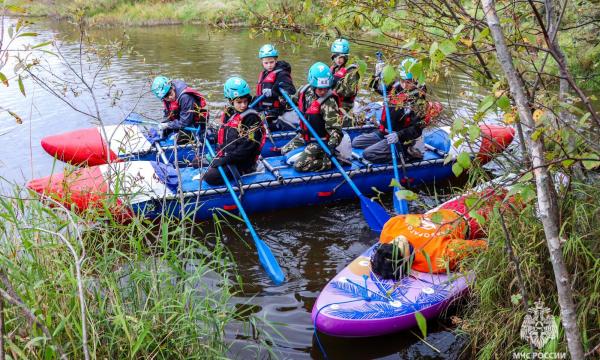 Весла в воду: юные спасатели &laquo;Школы безопасности&raquo; провели поисково-спасательные работы на воде