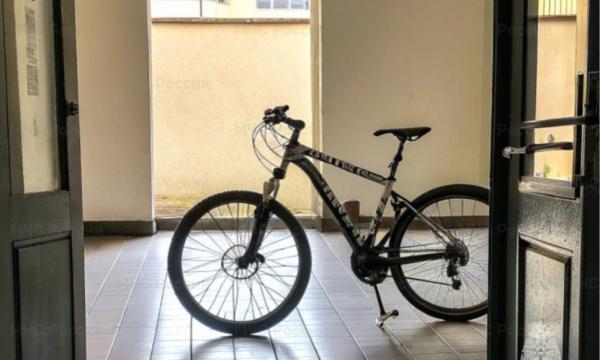 Почему нельзя оставлять велосипеды и коляски в подъездах?