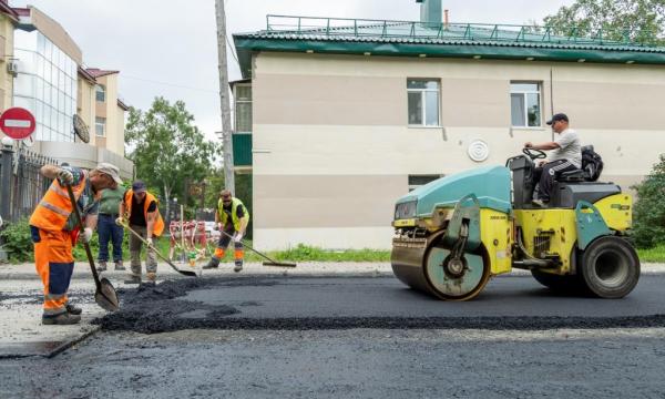 В Южно-Сахалинске активно продолжаются дорожно-ремонтные работы В Южно-Сахалинске активно продолжаются дорожно-ремонтные работы
