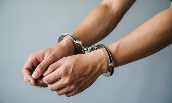 Сахалинец взял у знакомой деньги на ремонт компьютера и потратил их