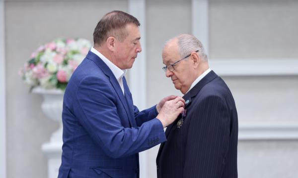 Губернатор поздравил строителей Сахалинской области с профессиональным праздником