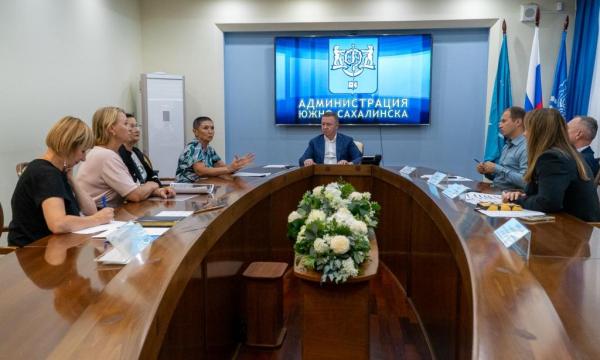 Встреча с мэром: обсуждение благоустройства, ремонтов и ЖКХ в Южно-Сахалинске