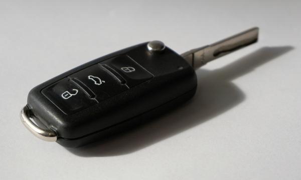 В Троицком подросток угнал иномарку из ремонтного бокса