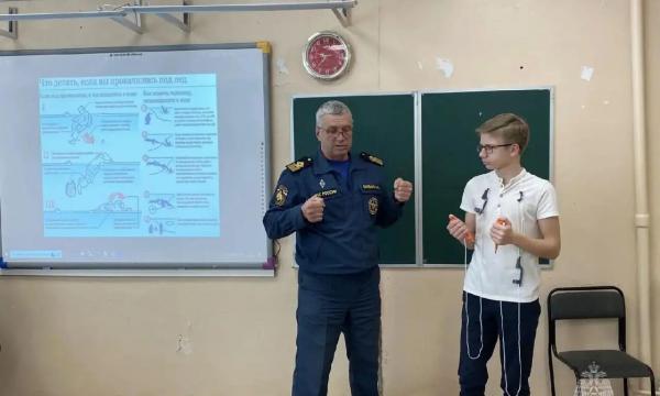 Сотрудники МЧС России    проводят открытые уроки, приуроченные ко Всемирному дню гражданской обороны