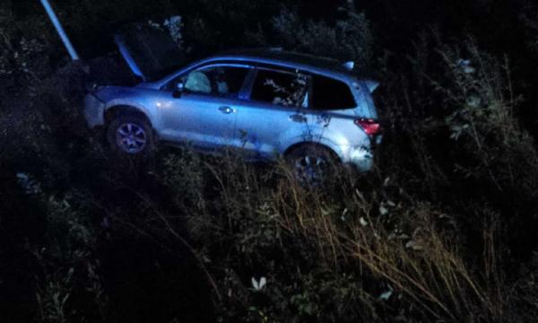 Subaru Legacy съехал с трассы на дороге Южно-Сахалинск - Оха