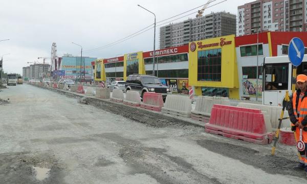 На южном выезде из Южно-Сахалинска расширяют дорогу до четырех полос