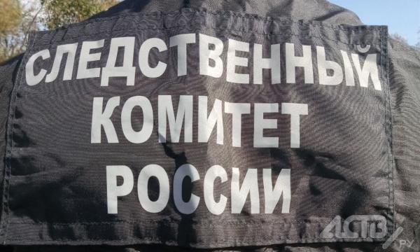 В подъезде в Холмске нашли мертвого мужчину