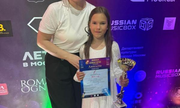Юная певица из Поронайска Мия Сер стала победительницей Всероссийского вокального конкурса «Новые огни»