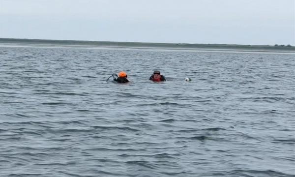 На озере Буссе водолазы нашли тело ранее пропавшего рыбака