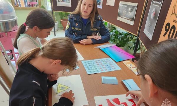 Праздник для самых юных граждан устроили сотрудники МЧС России