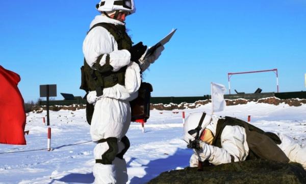 На полигонах ВВО проводятся занятия по боевой подготовке в условиях низких температур