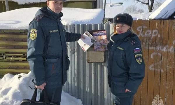 Сотрудники МЧС России напомнили жителям Долинска о безопасности