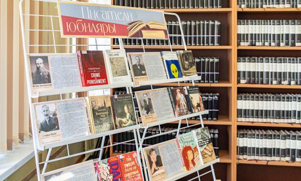 Выставка "Писатели-юбиляры" открылась в главной библиотеке Сахалинской области