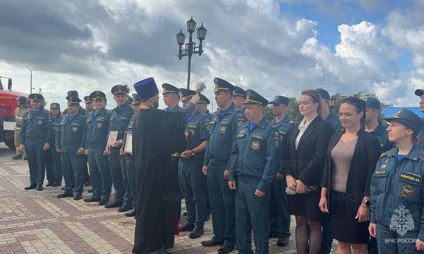 Сотрудники МЧС России  приняли  участие в молебне в честь иконы Божьей Матери «Неопалимая Купина»