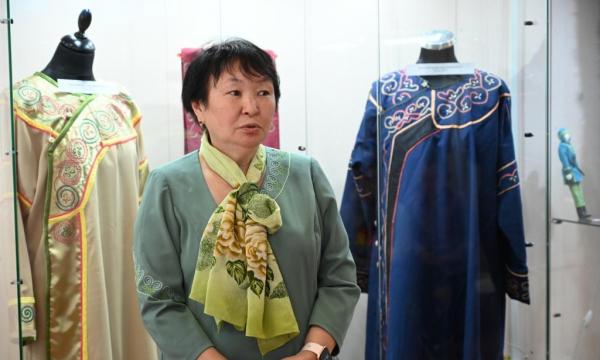 В Поронайске открылась выставка «Рожденная в тайге»