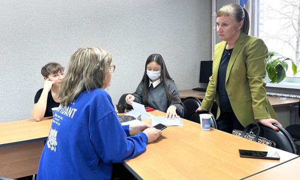 Специалисты Соцфонда проконсультировали военнослужащих и их близких на Сахалине