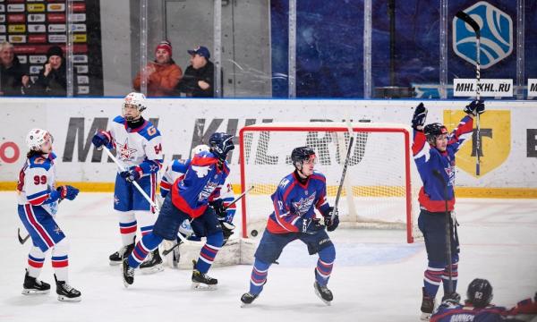 «Сахалинские Акулы» в упорном матче уступили финалисту МХЛ