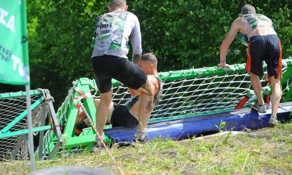 Сахалинец стал вторым в гонке с препятствиями "Битва титанов: Шторм"