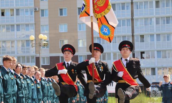 Кадеты Южно-Сахалинска продемонстрировали навыки спасения на Дне открытых дверей