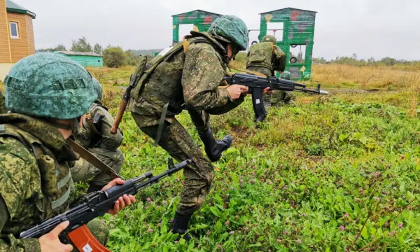 Студенты СахГУ прошли боевую подготовку на полигоне "Троицкий"
