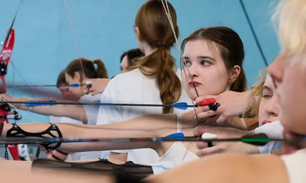 Сахалинские лучники выявили самых метких на региональных соревнованиях