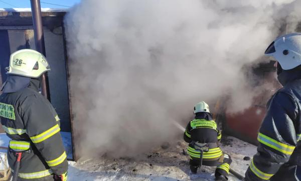 В Макарове горел гараж