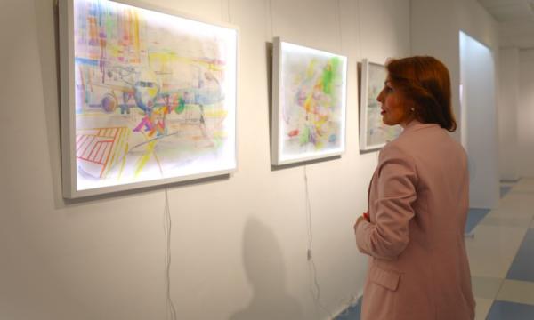 На Сахалине прошла выставка художницы Анны Пармёновой