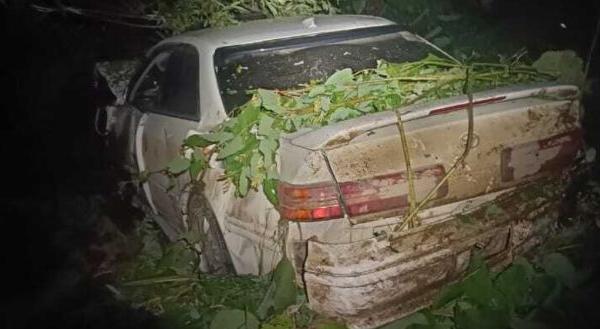 На трассе под Анивой автомобиль съехал в кювет, водитель пострадал