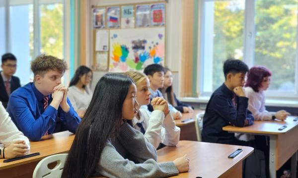 Специалист областной библиотеки провел для лицеистов урок о победе над Японией