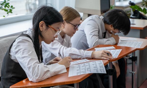 Школьники и студенты Сахалина написали тест в рамках Года Защитника Отечества