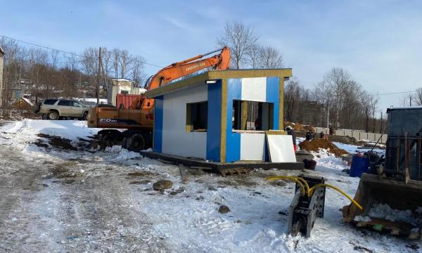 Строители возводят очистные сооружения в поселке Вахрушев на Сахалине