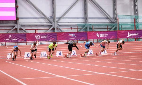 Новый легкоатлетический манеж на Сахалине открыли всероссийскими соревнованиями