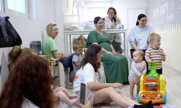 «Счастливое материнство»: обучение, общение и поддержка для семей в Южно-Сахалинске «Счастливое материнство»: обучение, общение и поддержка для семей в Южно-Сахалинске