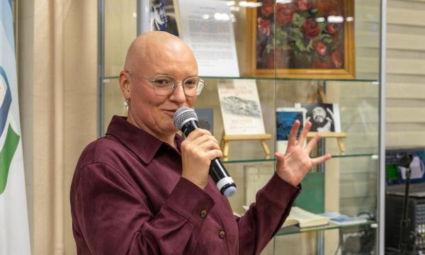 В СахОУНБ открылась уникальная выставка одной картины